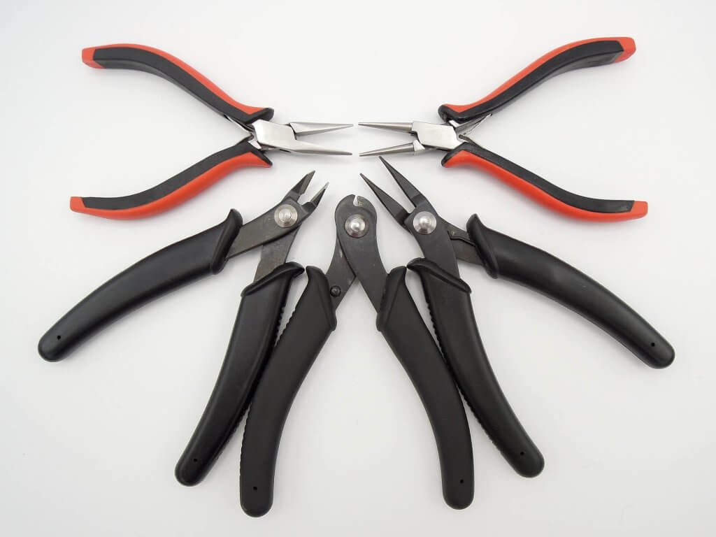 How to Use a Wire Cutter? Electrician Mentor