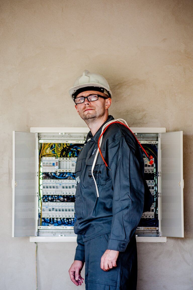 Working Electrician